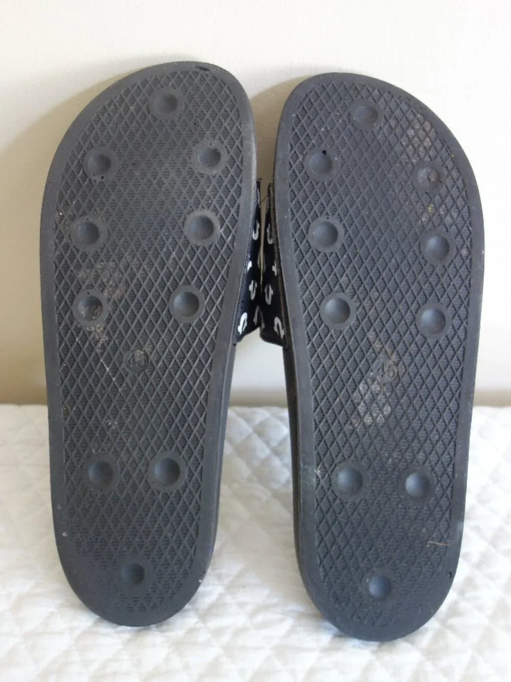 TRUE RELIGION Slides Sandals All Horseshoe Logo Print Black – Mens 45 (approx. 1